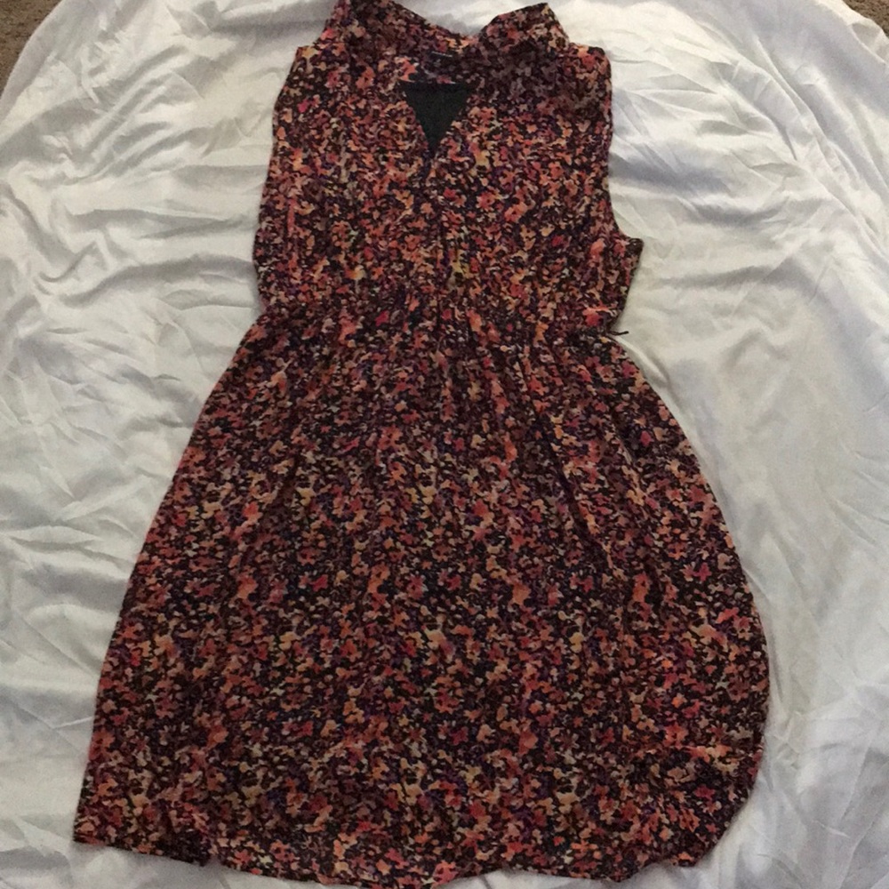 Sleeveless patterned plus size dress